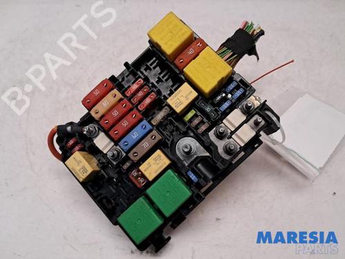 Used Fuse box PEUGEOT 308 SW II (LC_, LJ_, LR_, LX_, L4_) 1.2 THP 110 (110 hp) 31385230