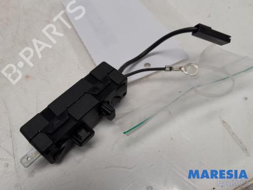 electronic-module-renault-clio-iv-bh_-2012-2013-2014-2015-2016-2017-2018-2019-2020-2021-31418791 main image