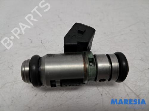 Used Injector FIAT PANDA (169_) 1.2 (169.AXB11, 169.AXB1A) (60 hp) 31528168