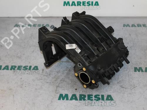 Used Injection rail RENAULT MODUS / GRAND MODUS (F/JP0_) 1.2 (JP0C, JP0K, FP0C, FP0K, FP0P, JP0P, JP0T) (75 hp) 31445884