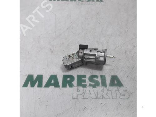 Used Ignition barrel CITROËN C3 II (SC_) 1.6 HDi (92 hp) 31458934