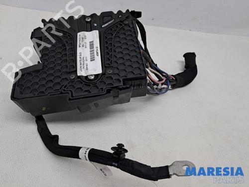 Used Fuse box PEUGEOT 3008 II SUV (MC_, MR_, MJ_, M4_) Hybrid (224 hp) 32351269