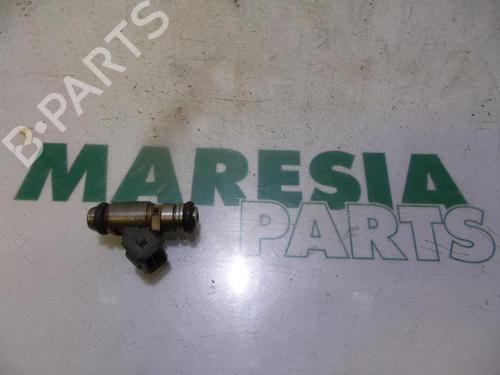 Used Injector RENAULT CLIO II (BB_, CB_) 1.6 16V (BB01, BB0H, BB0T, BB14, BB1D, BB1R, BB2KL, BB3G... (107 hp) 31532051