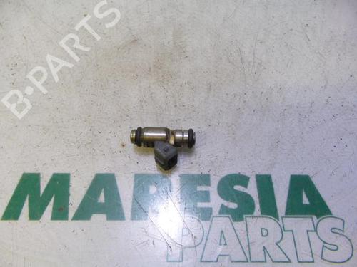 Used Injector RENAULT CLIO II (BB_, CB_) 1.4 16V (B/CB0P, BB13) (98 hp) 31481158