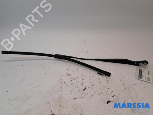 Used Front windshield wiper arm ALFA ROMEO GIULIA (952_) 2.0 Q4 (952ACA45, 952ACA25) (280 hp) 31534937