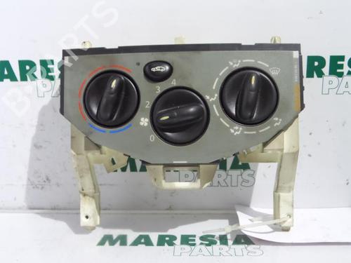 Used Climate control RENAULT TRAFIC II Van (FL) 1.9 dCi 100 (FL0C, FL0K, FL0B) (101 hp) 31460162