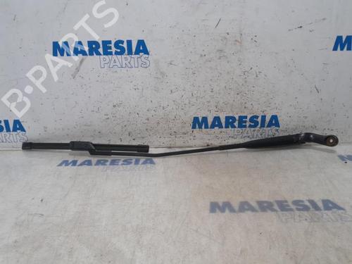front-windshield-wiper-arm-fiat-500-312_-2007-31533853 main image