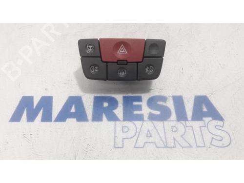 Used Warning switch FIAT PANDA (169_) 1.2 (169.AXB11, 169.AXB1A) (60 hp) 31461796