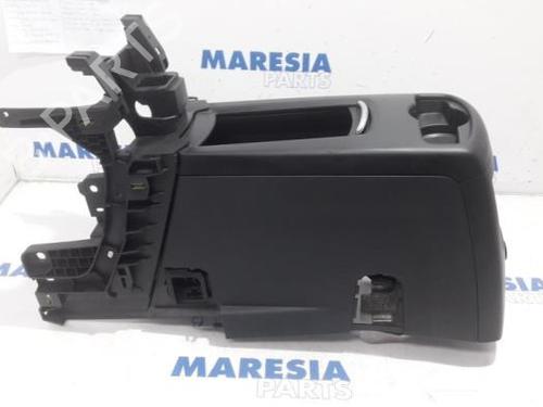 Used Middle console PEUGEOT 5008 (0U_, 0E_) 1.6 HDi (110 hp) 31492199