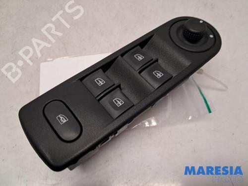 Used Switch RENAULT CAPTUR I (J5_, H5_) 1.2 TCe 120 (120 hp) 31435884