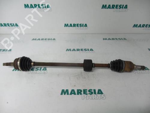 Used Right front driveshaft FIAT PUNTO (176_) 60 1.2 (176AP, 176AR, 176AQ, 176BB) (60 hp) 31510951
