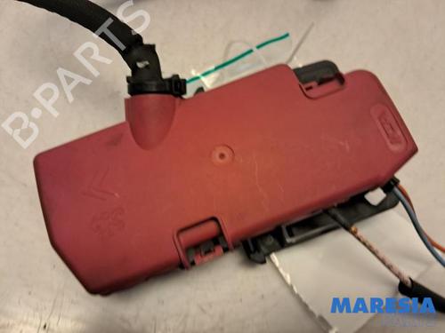 Fuse box CITROËN C5 III Break (RW_) 1.6 THP 155 | BP31527696E1