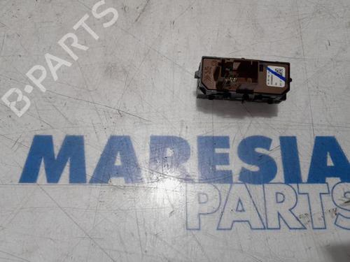 switch-citroen-c4-picasso-ii-2013-31436407 main image