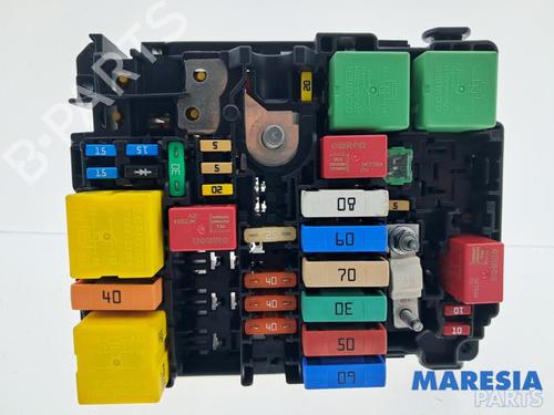 Used Fuse box Fuse box CITROËN C3 III (SX) 1.2 THP 110 (SXHNPS, SXHNZT, SXHNZ6) (110 hp) 34006985 34006985