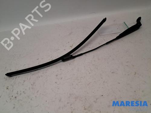 Used Front windshield wiper arm FIAT 500 (312_) 1.2 (312AXA1A) (69 hp) 31383405