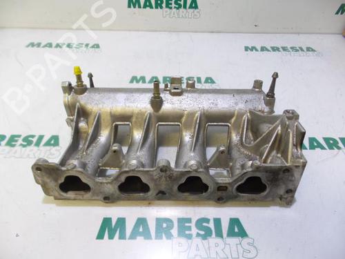 Used Injection rail RENAULT ESPACE IV (JK0/1_) 2.0 Turbo (JK0A, JK0B, JK0N) (163 hp) 31383565