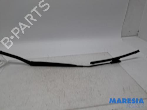 Used Front windshield wiper arm RENAULT CLIO IV Grandtour (KH_) 0.9 TCe 90 (90 hp) 31411941
