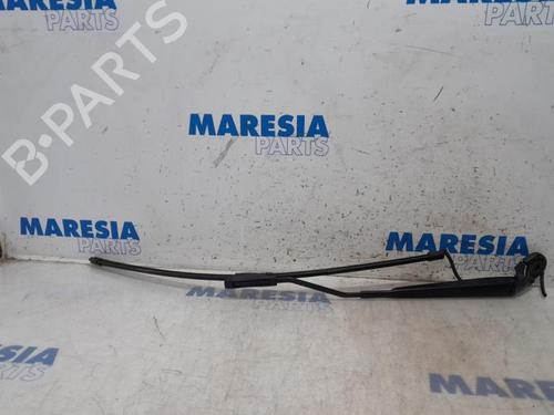 front-windshield-wiper-arm-citroen-c4-cactus-2014-31445011 main image