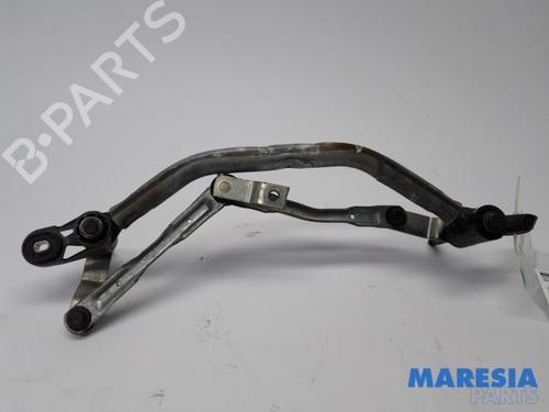 Used Front wipers mechanism RENAULT TWINGO II (CN0_) 1.2 16V (CN04, CN0B) (75 hp) 31383235