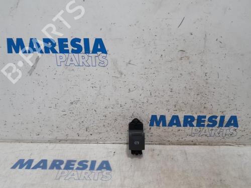 switch-renault-grand-scenic-iii-jz01_-2009-2010-2011-2012-2013-2014-2015-2016-31480547 main image