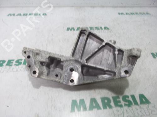 Used Gearbox mount RENAULT MASTER III Van (FV) 2.3 dCi 125 FWD (FV0C, FV0D, FV0G, FV0H, FV0J, FV0K,... (125 hp) 31523713