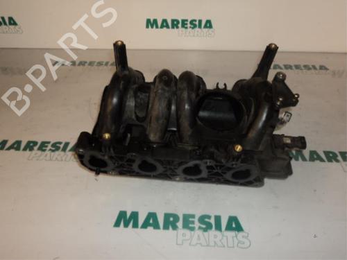 Used Injection rail RENAULT CLIO II (BB_, CB_) 1.4 (B/CB0C, B/CB0S) (75 hp) 31518860