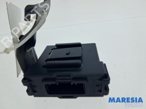 Øvrige Styrinhsenheder Øvrige Styrinhsenheder RENAULT CAPTUR II (HF_) TCe 160 (HFN1) (158 hp) 39932835 39932835
