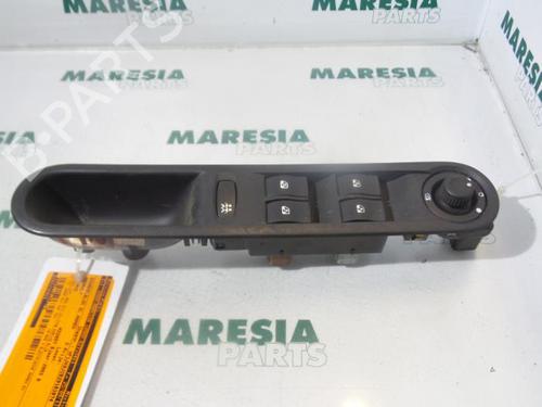 Used Switch RENAULT ESPACE IV (JK0/1_) 3.0 dCi (JK0J, JK0V) (177 hp) 31517419