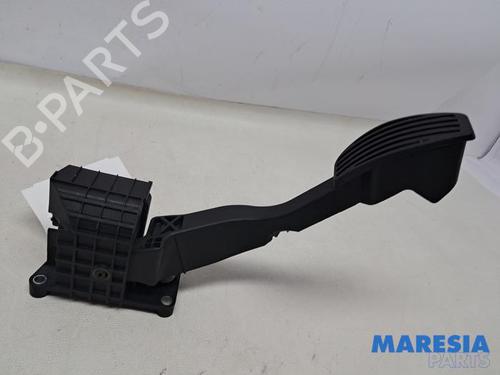 Pedal FIAT 500 C (312_) 1.4 (312CXC1B, 312AXC1B) (100 hp) 31816649