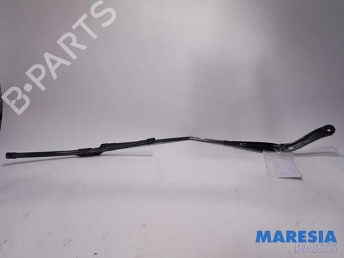 Used Front windshield wiper arm FIAT TALENTO Van (296_) 1.6 D (125 hp) 31468162