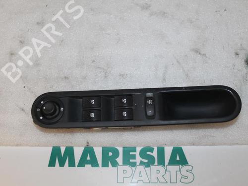 Used Switch RENAULT ESPACE IV (JK0/1_) 2.0 Turbo (JK0A, JK0B, JK0N) (163 hp) 31474611