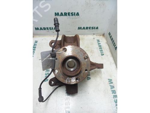 left-front-steering-knuckle-renault-megane-ii-bm01_-cm01_-2001-2002-2003-2004-2005-2006-2007-2008-2009-2010-2011-2012-31393541 main image