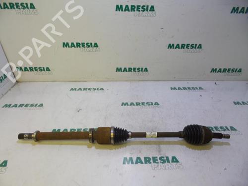 right-front-driveshaft-renault-clio-iii-br01-cr01-2005-2006-2007-2008-2009-2010-2011-2012-2013-2014-31452096 main image