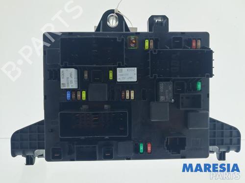 Used Fuse box Fuse box 37875973 37875973