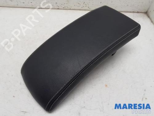 Used Armrest / Center console RENAULT MEGANE III Grandtour (KZ0/1) 1.4 TCe (KZ0F, KZ1V) (130 hp) 31388910