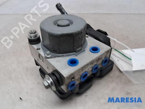 Used ABS pump RENAULT CLIO IV Grandtour (KH_) 1.2 TCe 120 (KHM0) (120 hp) 31518781