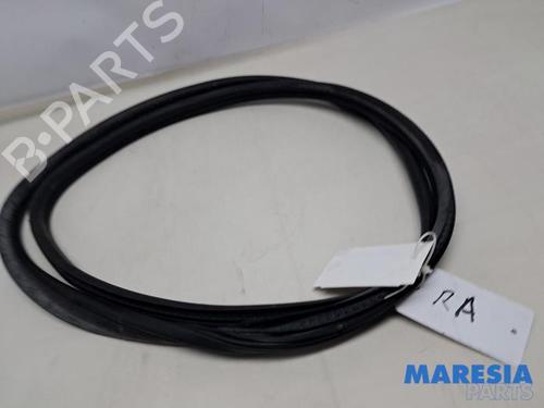 Gummiliste PEUGEOT 3008 I MPV (0U_) 1.6 THP (150 hp) 32011748