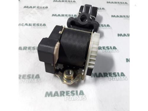 Used Rear left seatbelt FIAT STILO (192_) 2.4 20V (192_XD1A, 192AXD12) (170 hp) 31451095