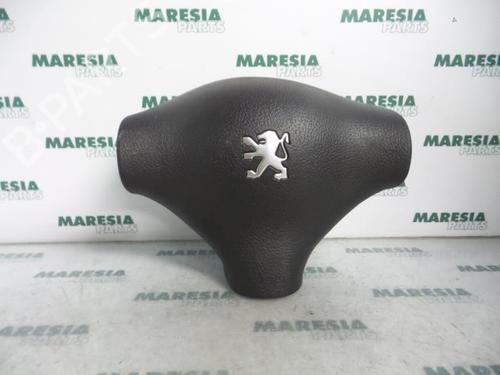 Used Driver airbag PEUGEOT 206 Hatchback (2A/C) 1.4 i (75 hp) 31425687