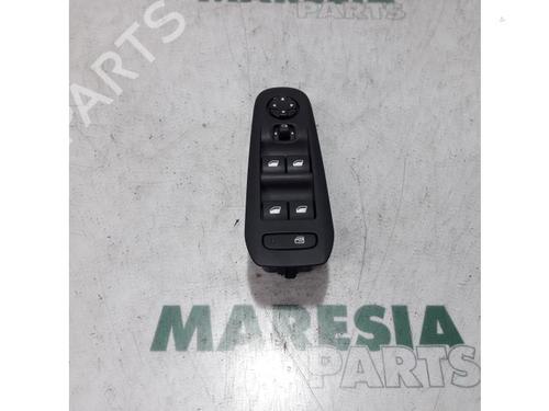 Used Switch Switch PEUGEOT 308 SW II (LC_, LJ_, LR_, LX_, L4_) 1.6 HDi 92 (92 hp) 31452456 31452456