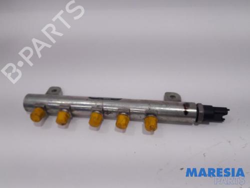 injection-rail-fiat-punto-188_-1999-2000-2001-2002-2003-2004-2005-2006-2007-2008-2009-2010-2011-2012-31514599 main image