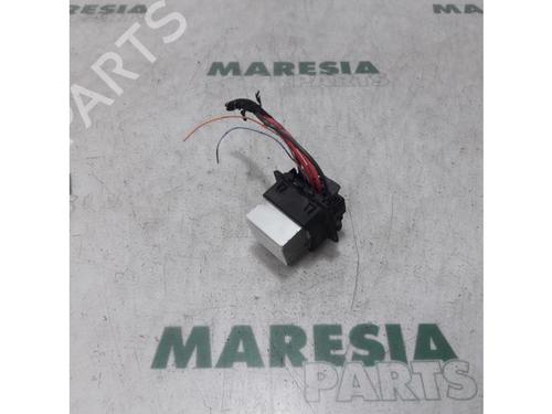 Used Electronic sensor RENAULT SCÉNIC III (JZ0/1_) 2.0 16V (JZ0G, JZ0P, JZ1E, JZ1P) (140 hp) 31503695