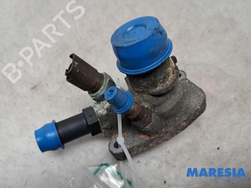 Used Thermostat housing FIAT PUNTO (199_) 1.4 Multi Air (105 hp) 31498605