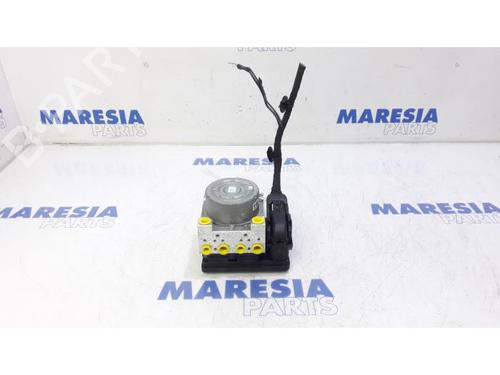 Used ABS pump RENAULT MEGANE IV Grandtour (K9A/M/N_) 1.5 dCi 110 (110 hp) 31529108