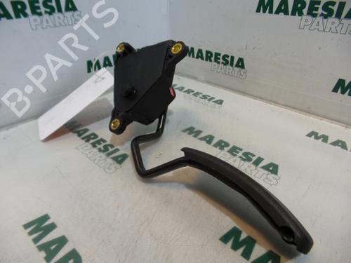 Used Electronic module RENAULT CLIO III (BR0/1, CR0/1) 1.2 16V (BR0P, CR0P) (101 hp) 31389447