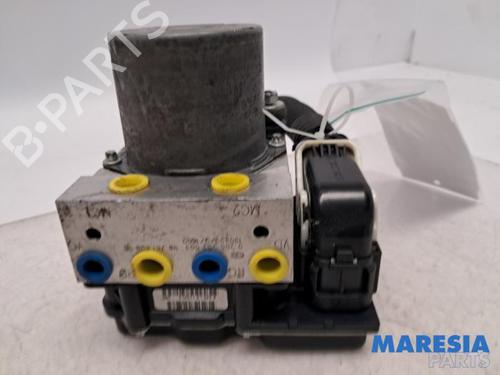 Used ABS pump ABS pump PEUGEOT 3008 I MPV (0U_) 2.0 HDi Hybrid4 (0URHCA) (200 hp) 39932607 39932607