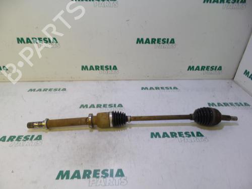 Used Right front driveshaft Right front driveshaft RENAULT CLIO III (BR0/1, CR0/1) 1.2 16V (BR02, BR0J, BR11, CR02, CR0J, CR11) (75 hp) 31446548 31446548