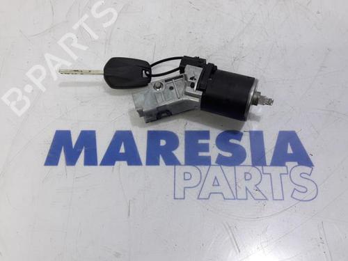 Used Ignition barrel PEUGEOT 208 I (CA_, CC_) 1.0 VTi (68 hp) 31406427