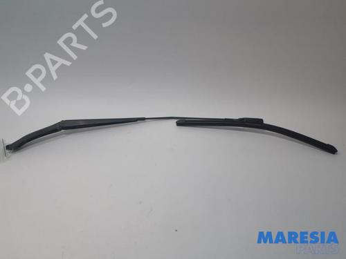 front-windshield-wiper-arm-alfa-romeo-giulietta-940_-2010-2011-2012-2013-2014-2015-2016-2017-2018-2019-2020-31433540 main image