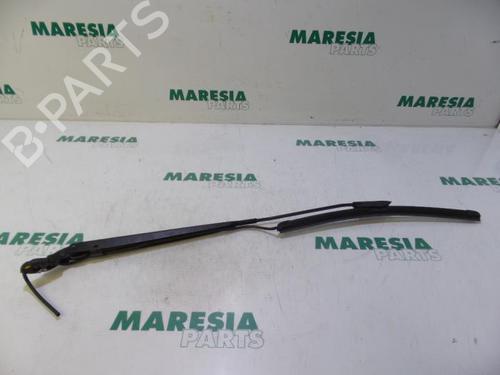 Used Front windshield wiper arm CITROËN C4 CACTUS 1.6 BlueHDi 100 (99 hp) 31398021